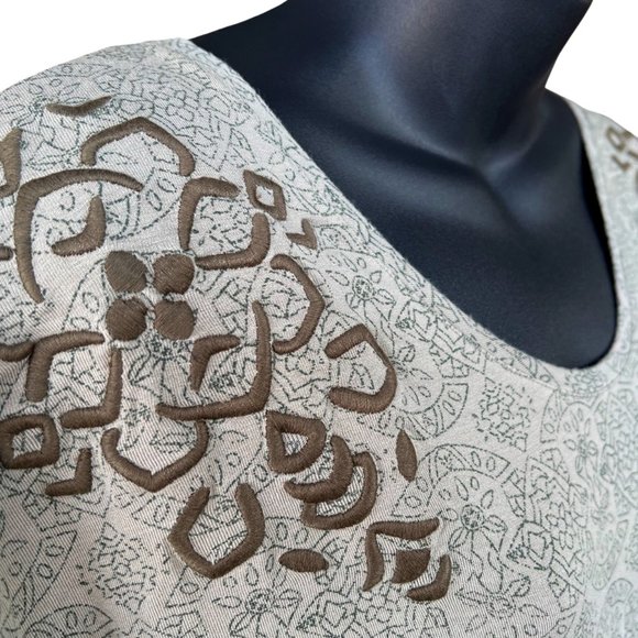 🌸6/$20🌸 Embroidered Shortsleeve T-Shirt - Picture 1 of 7